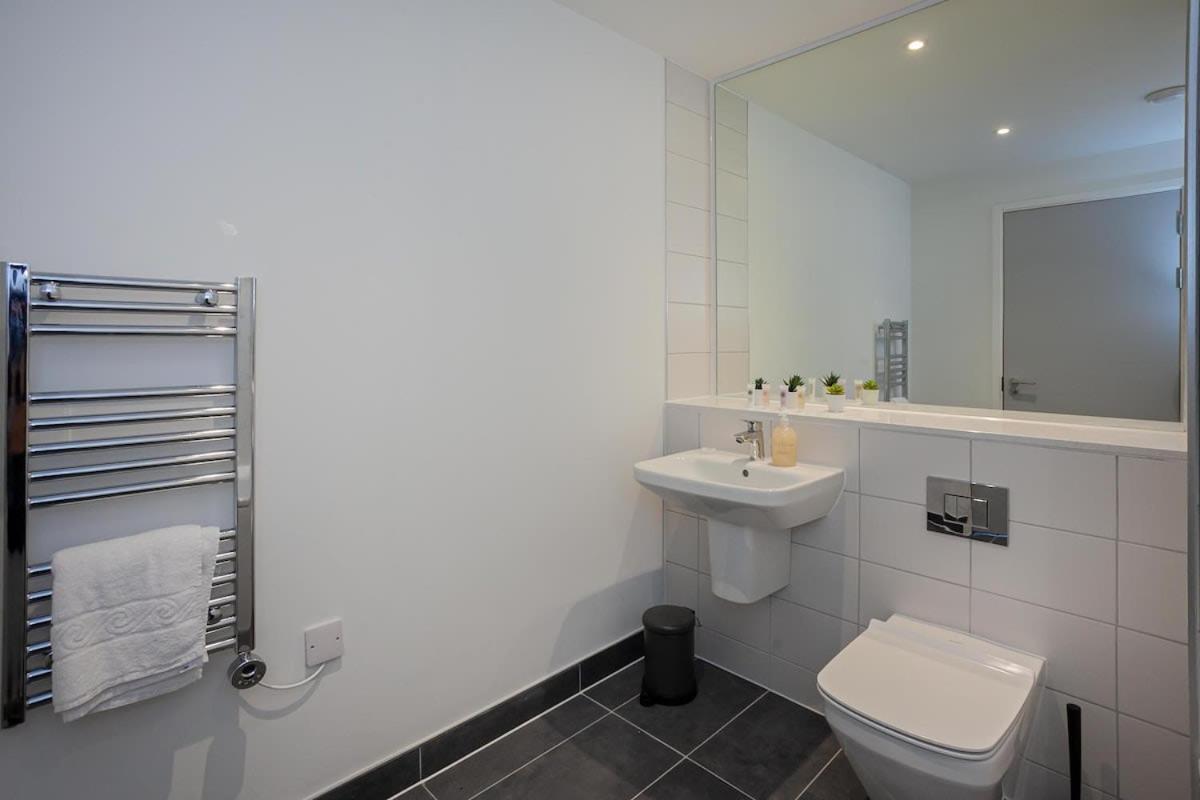 Spacious 2 Bed Apartment In Central Manchester Dış mekan fotoğraf
